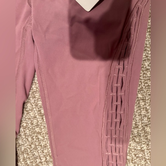 NWT Lululemon Love Knot Crop *15" Figue Pink Size 2 Hot Yoga Pantss - Picture 5 of 8